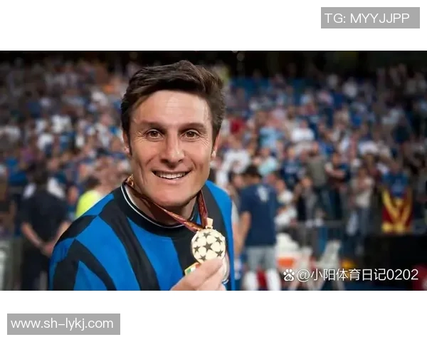 年轻时足球球星风采展示：那些年他们如何在绿茵场上闪耀光芒