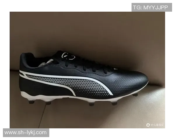 足球明星战靴性能对比分析 探秘顶级球员战靴背后的科技与设计