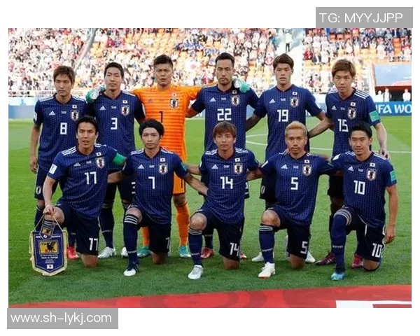 足球巨星风采尽显 球场英雄背景画展现激情与荣耀