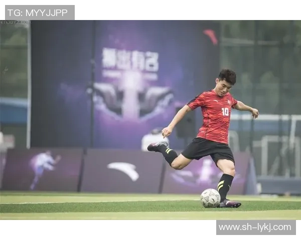 足球星同款女装时尚大片展现运动与优雅并存的新潮魅力